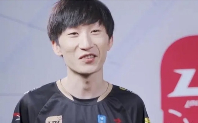 LOL 职业选手otto为什么叫电棍