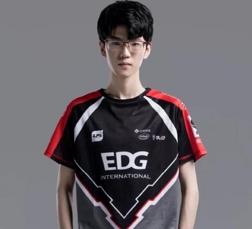 英雄联盟jiejie玩什么英雄