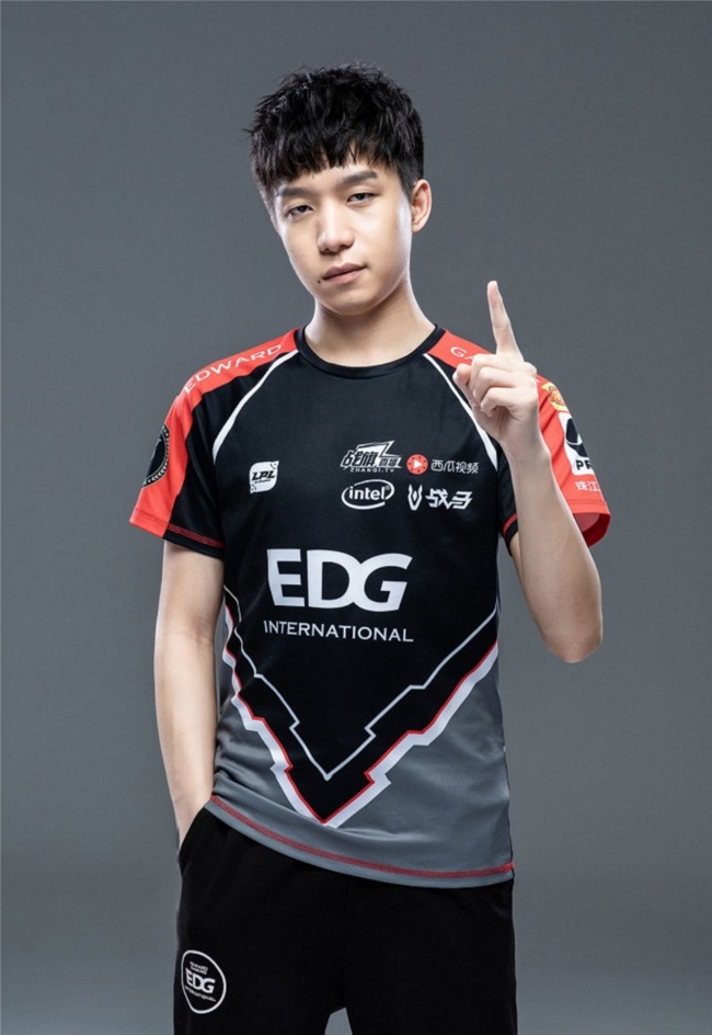 LOL厂长s几开始打的职业