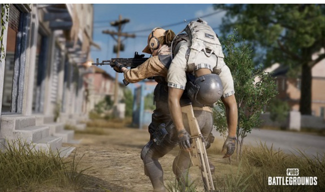 和平精英手游扛人按哪个键